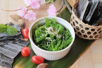 Seaweed salad is delicious and dries seaweed.