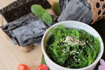 Seaweed salad is delicious and dries seaweed.