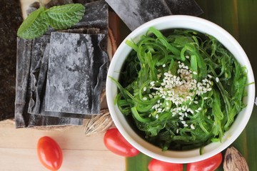 Seaweed salad is delicious and dries seaweed.