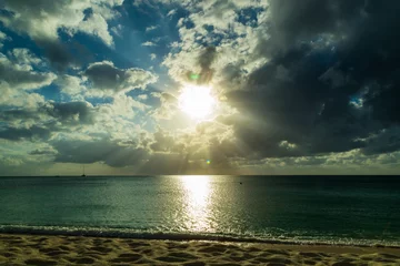 Crédence de cuisine en verre imprimé Plage de Seven Mile, Grand Cayman sunset over the caribbean sea with stormy skies