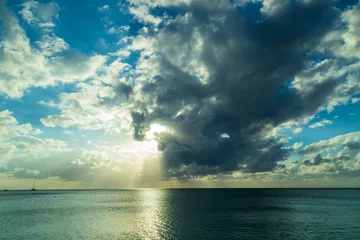 Photo sur Plexiglas Plage de Seven Mile, Grand Cayman sunset over the caribbean sea with stormy skies