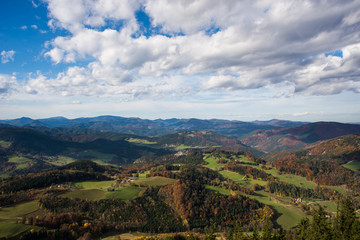 Fototapeta na wymiar Blick vom Berg aufs Tal