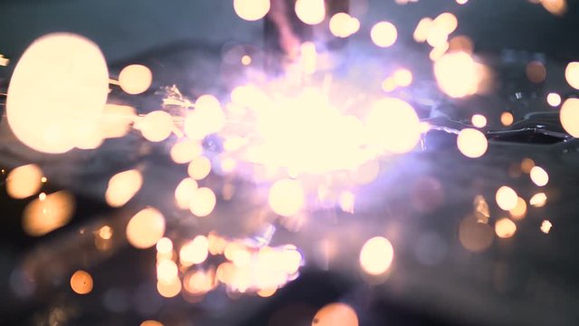 laser cutter cuts metal parts