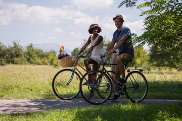 Obraz premium Young multiethnic couple having a bike ride in nature