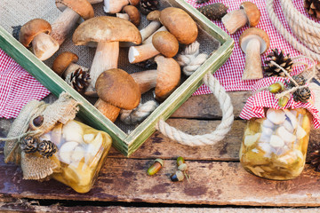 Raw white mushrooms, pine cones and decorative tag