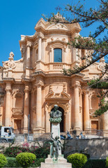 Obraz premium The facade of the church of St. Dominic - a magnificent specimen Sicilian Baroque in Noto, Sicily