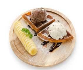 solt waffle serve with banan and ice cream