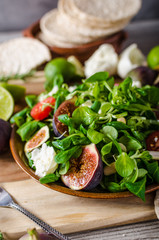 Figs lettuce salad
