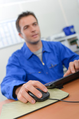 Man on computer, hand on mouse