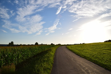 Obraz premium road and sky in the beautiful south of germany