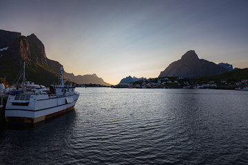 fischerboot in reine norwegen
