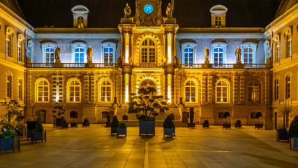 Fototapeta na wymiar Beautiful night view of the Palace of Justice in Amiens, Paris, France.