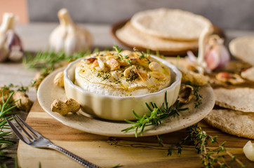 Baked Camembert with nuts