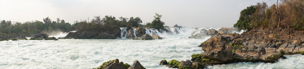 Fototapeta na wymiar Khone Phapheng Wasserfall, Laos, Asien