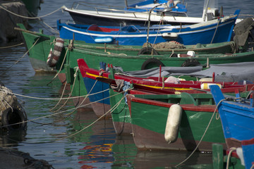 Fototapeta na wymiar Barche nel porto antico