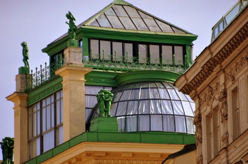 Wien - Ankerhaus mit der grünen Glaskuppel