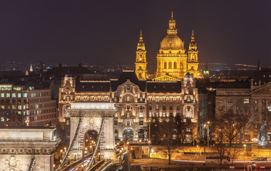 Fototapeta na wymiar Night View of the Szechenyi Chain Bridge and church St. Stephen's in Budapest