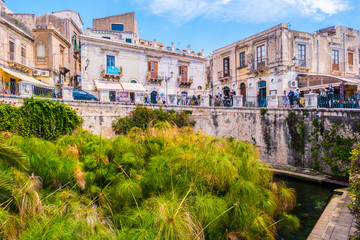 Obraz premium Coast of Ortigia island at city of Syracuse, Sicily, Italy. Beautiful travel photo of Sicily.