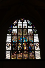 Kunstvolles Kirchenfenster in Sankt Jodok