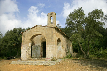 Fototapeta na wymiar old church ruins