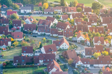 Idyllische Siedlung zur Goldenen Stunde © schulzfoto