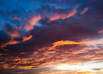 Fototapeta premium Beautiful fiery sunset