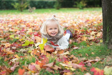 Little girl enjoying autumn in the park