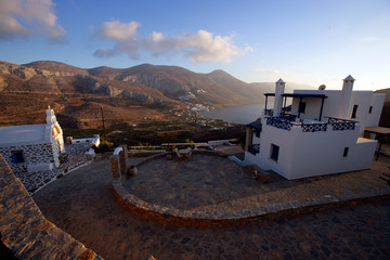 house on hill w view