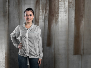 Obraz premium attractive fitness woman against rustic background, trained fema