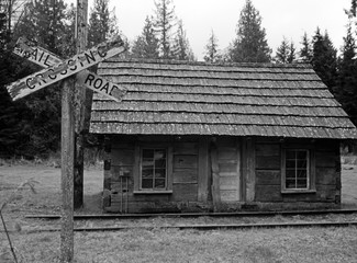 rr xing sign n house bw
