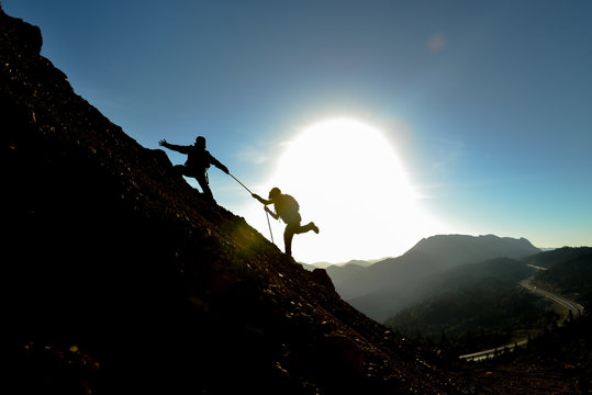 zorlu zirve tırmanışı ve dağcı yardımı