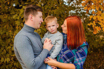 Fototapeta premium family prtrait of three in a fall