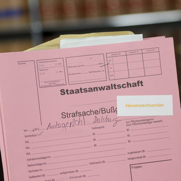 Strafakte von einem Heranwachsenden