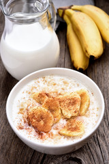 Oatmeal with banana slices
