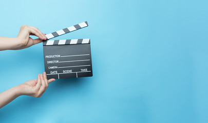 Fototapeta premium movie clapper on blue background, cinema concept