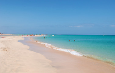 Fuerteventura, Isole Canarie: vista di Playa de Jandia, una delle spiagge più famose dell'isola, lungo la Costa Calma, il 4 settembre 2016