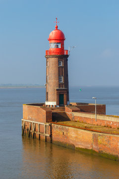 Bremerhaven, Mole mit Leuchtturm an der Geestemündung. Oktober 2016