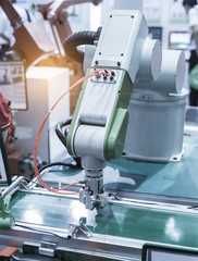 Automatic robotic arm for metal operations