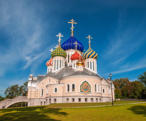 Fototapeta na wymiar Holy Transfiguration Church in the village of Peredelkino in Moscow region