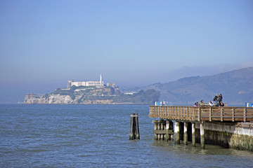 Fototapeta na wymiar alcatraz pier view