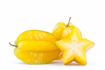 Keuken spatwand met foto vers rijp sterfruit carambola of sterappel (starfruit) op witte achtergrond gezond fruit eten geïsoleerd © ninefar