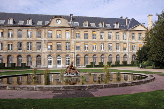 backside of the town hall with fountain, rouen