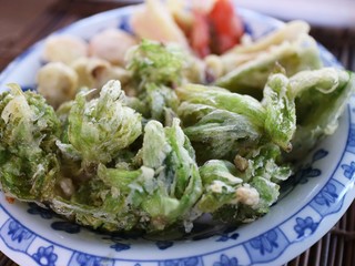 山菜の天ぷら（ふきのとう）