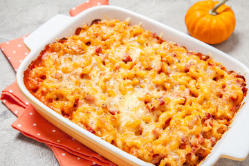 Mac and cheese with ham, pumpkin