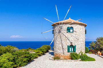 Tradycyjny wiatrak, wyspa Zakynthos, Grecja - obrazy, fototapety, plakaty