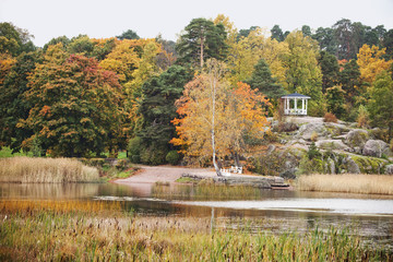Obraz premium Gazebo in Monrepo (Mon Repos) manor park. Autumn. Vyborg.