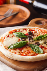 マルゲリータピザとワイン