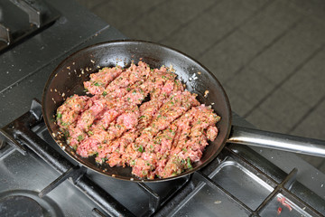 Hackfleisch anbraten