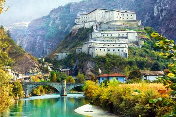 Fototapete Gründungsarbeit Erstaunliche Schlösser von Valle d& 39 Aosta - Festung Bard, Norditalien