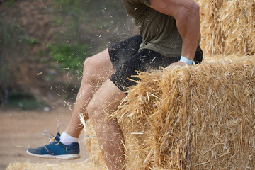 Runner to overcome obstacles and over straw bales